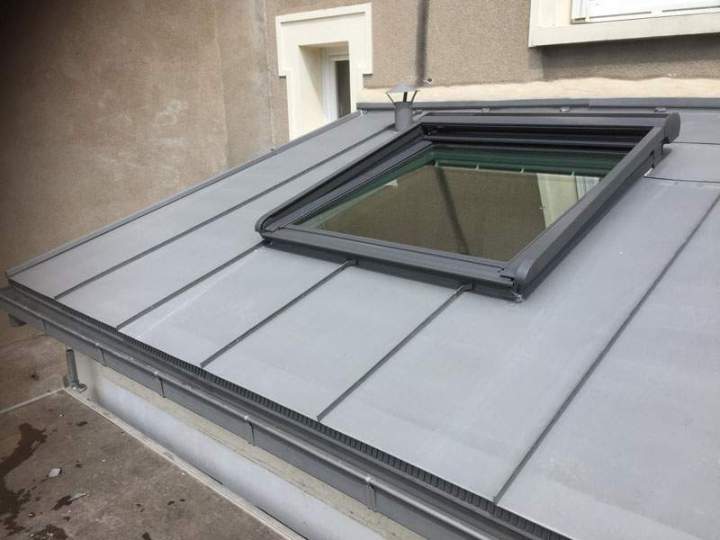 Installation de fenêtre de toit Velux La Riche